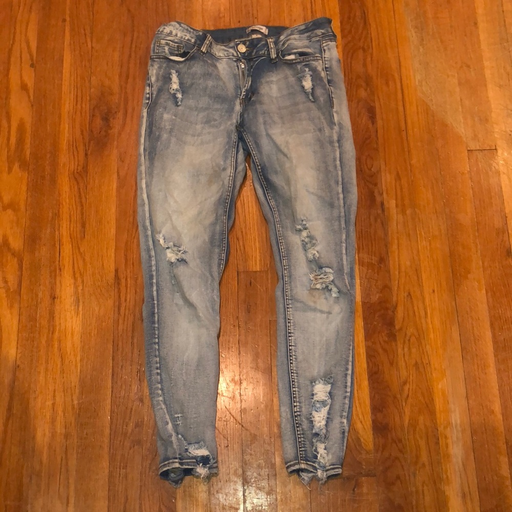 Light Wash Ripped Jeans